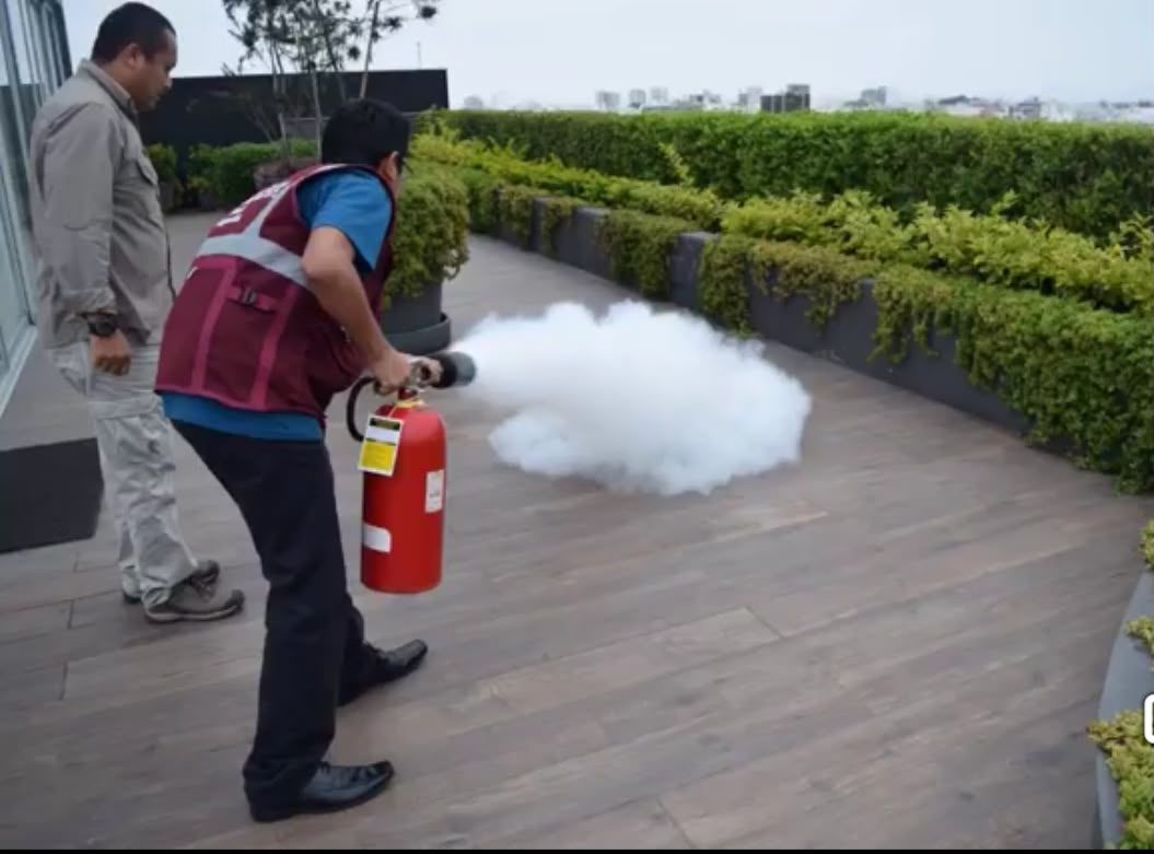 Lucha Contra Incendios y Manejo de Extintores - Imagen 3